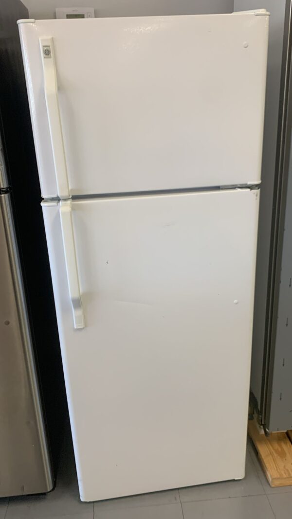 Refrigerator GE $179