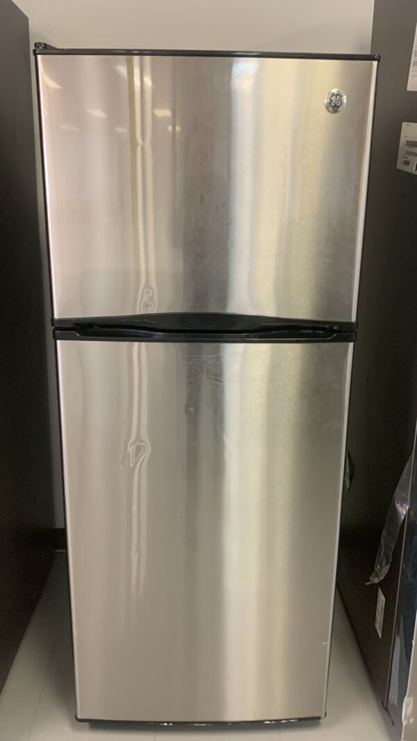 Refrigerator GE $229