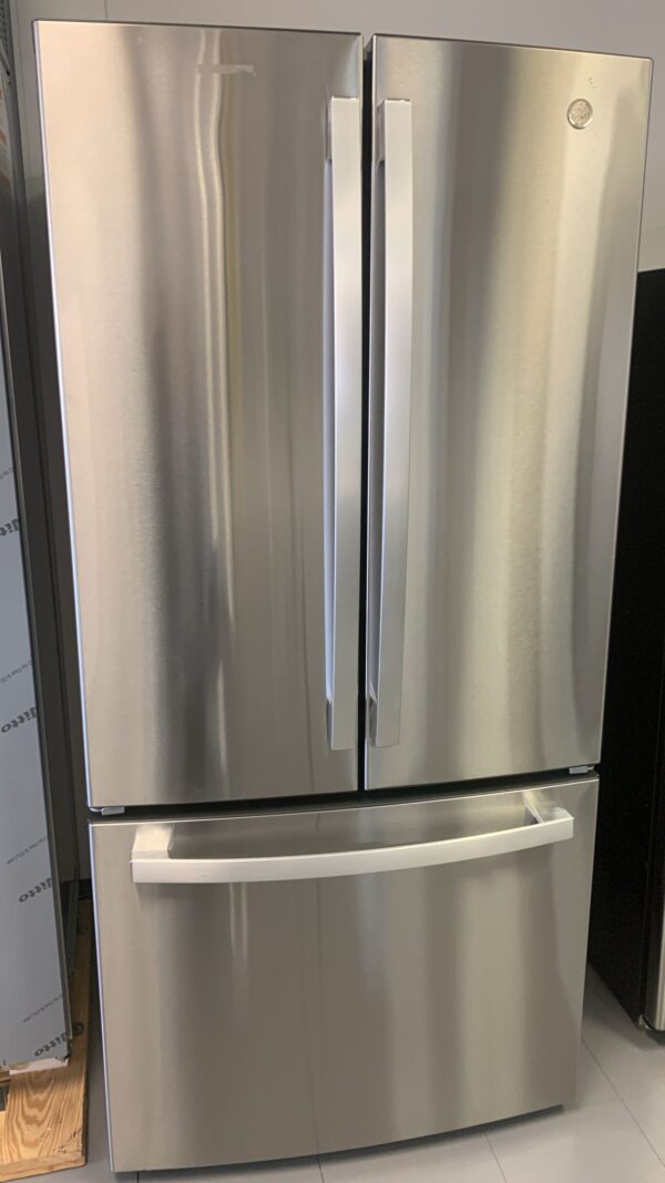 Refrigerator GE $899