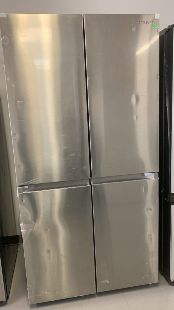 Refrigerator Samsung $699