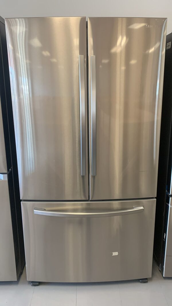 Refrigerator Samsung $969